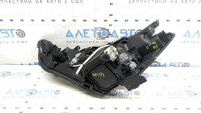 Фара передняя правая Toyota Prius V 15-17 рест LED, под полировку, сломано крепление