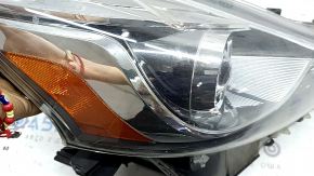 Фара передняя правая Toyota Prius V 15-17 рест LED, под полировку, сломано крепление