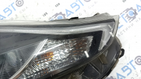 Фара передняя правая Toyota Prius V 15-17 рест LED, под полировку, сломано крепление