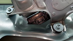 Дверь багажника голая со стеклом Toyota Prius V 12-17 зеленый 781, с трапецией, в клее