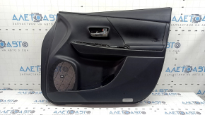 Обшивка двери карточка передняя правая Toyota Prius V 12-17 черная, вставка кожа черная, под динамики JBL, с ручкой, царапины, тычки