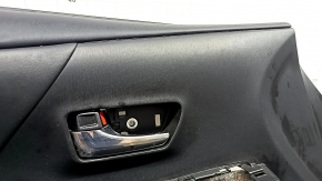 Обшивка двери карточка передняя левая Toyota Prius V 12-17 черная, вставка кожа черная, под динамики JBL, с ручкой, царапины, вмятины