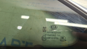 Квапка глухе скло задня ліва Kia Sorento 16-20 хром, вм'ятина на молдингу, подряпини