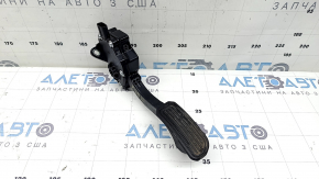 Педаль газа Toyota Prius V 17-17