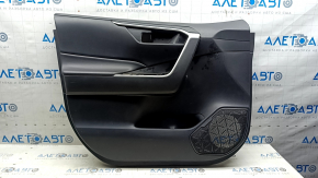 Обшивка двери карточка передняя левая Toyota Rav4 19-24 черная, подлокотник кожа черная, вставка пластик черный, хром молдинг, царапины