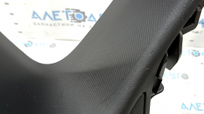 Накладка задньої стійки верхня ліва Mazda CX-5 17-25 під динамік BOSE, чорна, подряпини