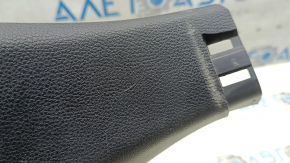 Накладка передньої стійки права нижня Toyota Rav4 19-25 чорна, подряпини