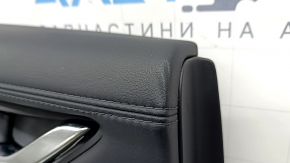 Обшивка дверей картка задня ліва Mazda CX-5 17-23 чорна, підлокітник шкіра коричнева, накладка з хромом молдингом під дерево, BOSE, прим'ята, подряпини