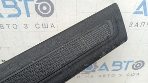 Накладка порога передняя левая Jeep Grand Cherokee WL 21-26 черная, с заглушкой, царапины