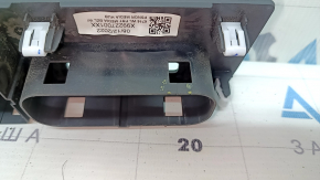 Накладка центральної консолі Jeep Grand Cherokee WL 21-26 під прикурювач, usb та HDMI, подряпини, тріщина у кріплення