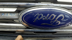 Решетка радиатора grill Ford Edge 19-24 в сборе со значком, без камеры, царапины, затерта эмблема