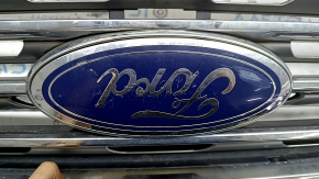 Решетка радиатора grill Ford Edge 19-24 в сборе со значком, без камеры, царапины, затерта эмблема