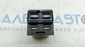 USB Hub Toyota Venza 21-22 зламана засувка