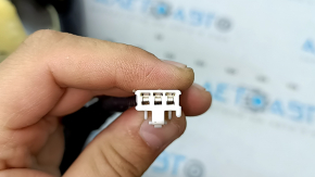 Обшивка спинки водительского сиденья Toyota Prius 50 Prime 17-18 подогрев, кожа черная, примята, потерта