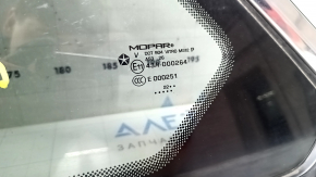 Форточка глухе скло задня ліва Jeep Grand Cherokee WL 22-24 тонування, чорний глянець з хромом молдингом, подряпини
