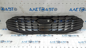 Решітка радіатора grill Ford Escape MK4 23-26 структура, з емблемою, надломи на решітці