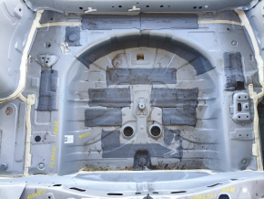 Корыто багажника Toyota Venza 21-24 на кузове, примята