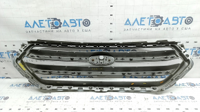 Решетка радиатора grill Ford Escape MK3 17-19 рест, серая, с хромом, с эмблемой, потерта эмблема, царапины на хроме, сколы