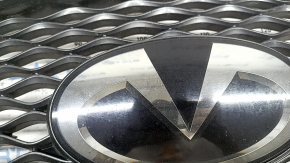 Решетка радиатора grill в сборе Infiniti QX50 19-25 под камеру, хром, эмблема под полировку, царапины на хроме, надломано крепление