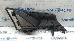 Накладка задней стойки левая Ford Escape MK4 23-26 черная, царапина, затерта, сломано крепление