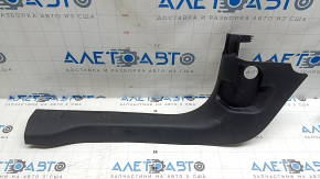 Накладка порога передняя левая Ford Escape MK4 20-26 черная, потерта, царапины, надломаны крепления