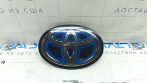 Эмблема решетки радиатора grill Toyota Camry v70 21-24 hybrid под радар, трещина в креплении