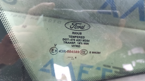 Форточка глухое стекло задняя левая Ford Escape MK4 20-26 хром + черный мат, надрывы уплотнителя