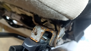 Сидіння пасажирське Toyota Camry v70 20-24 з airbag, механічне, з підігрівом, бежева тканина, сіра вставка, сіра строчка, під хімчистку, іржа на каркасі