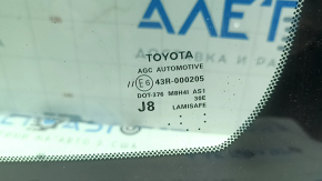 Лобове скло Toyota Camry v70 21-24 під камеру, повітря по краю, сколи, зламане кріплення