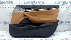Обшивка двери карточка передняя правая BMW 5 G30 17-23 кожа коричневая, подлокотник и вставка кожа коричневая, молдинг под дерево глянец, с подсветкой, с ручкой и кнопкой, царапины