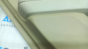 Обшивка дверей картка задня ліва Toyota Camry v70 18-23 бежева з сірою вставкою пластик, сірий підлокітник гума, молдинг хром, потертості, подряпини