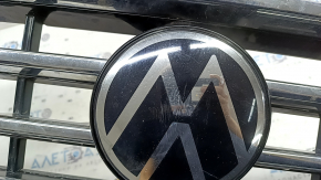 Решетка радиатора grill VW Tiguan 22-24 с эмблемой, под радар, эмблема под полировку, царапины