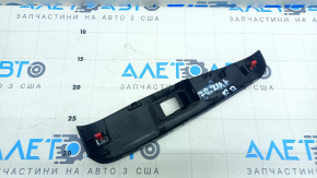 Накладка управления стеклоподъемником задняя правая Toyota Camry v70 18-20 черная, царапина