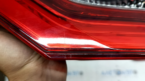 Фонарь внутренний крышка багажника правый Toyota Camry v70 21-24 галоген, царапины