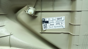 Обшивка двери карточка передняя правая Toyota Camry v70 18-23 бежевая с серой вставкой пластик, подлокотник резина, молдинг хром, потертости, царапина