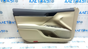 Обшивка двери карточка передняя левая Toyota Camry v70 18-23 бежевая с серой вставкой пластик, подлокотник резина, молдинг хром, потертости, царапины