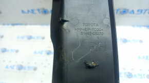 Накладка фонаря правая Toyota Camry v70 20-24, царапины