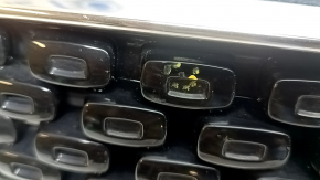 Решетка радиатора grill Kia Niro 17-19 HEV, PHEV обрамление черный глянец, черный глянец с хром молдингом, сколы, тычки, царапины, песок, надломаны крепления
