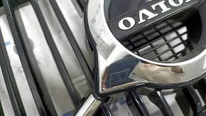 Грати радіатора grill зі значком Volvo XC90 17-19 чорна, обрамлення хром, під камеру, сколи
