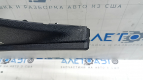 Накладка передньої панелі ліва бічна Kia Niro 17-22 чорна, подряпини