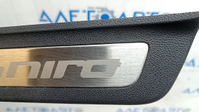 Накладка порога задняя левая внешняя Kia Niro 17-22 хром, царапины на хроме