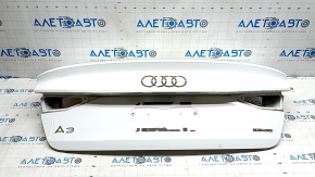 Крышка багажника Audi A3 22-26 белый LY9C, скол