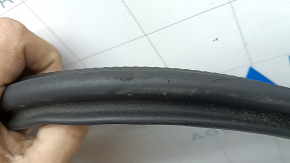 Ущільнювач дверного отвору задній правий Audi A3 22-26 надрив, потертість