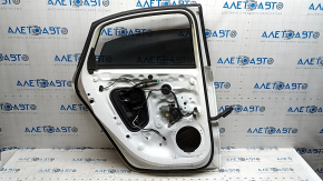 Двері в зборі задня ліва Audi A3 22-26 хром молдинг, білий LY9C, подряпини на молдингу, тичка