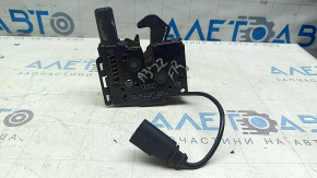 Замок капота правий Audi A3 22-26