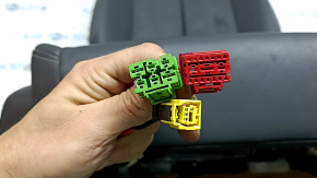 Пассажирское сидение Audi A3 22-26 с airbag, электрическое, подогрев, кожа черная, серая строчка, вставка алькантара, под химчистку