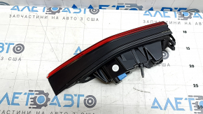 Ліхтар внутрішній у кришці багажника правий Audi A3 22-24