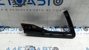 Накладка передней панели левая Audi A3 22-26 нижняя, серая, тычка, скол, царапины