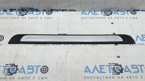 Накладка порога зовнішня передня права Audi A3 22-26 чорна, хром, подряпини, потертості