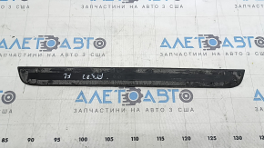 Накладка порога зовнішня передня ліва Audi A3 22-26 чорна, хром, подряпини, потертості, тичка